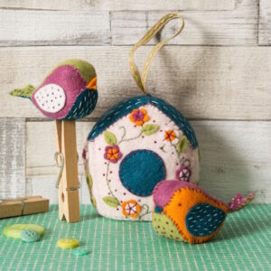 Corinne Lapierre Birdhouse and two Birds Felt Kit