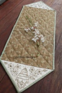 Gail Pan Bountiful Bees Table runner pattern