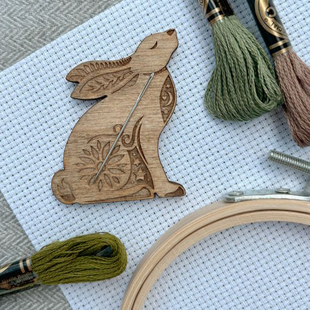 Love Poppet Stargazing Hare Magnetic Needle Minder