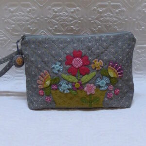 Marg Low Designs Cottage Flowers Zippered Purse pattern