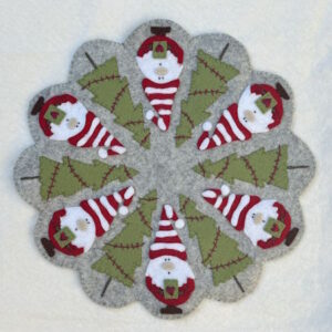 Fig n Berry Christmas felt Woodland Gnome Candle Mat Pattern