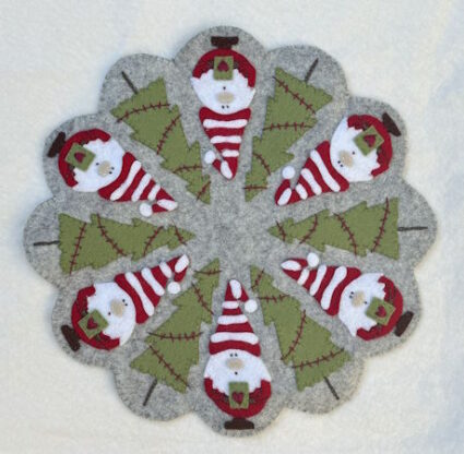 Fig n Berry Christmas felt Woodland Gnome Candle Mat Pattern